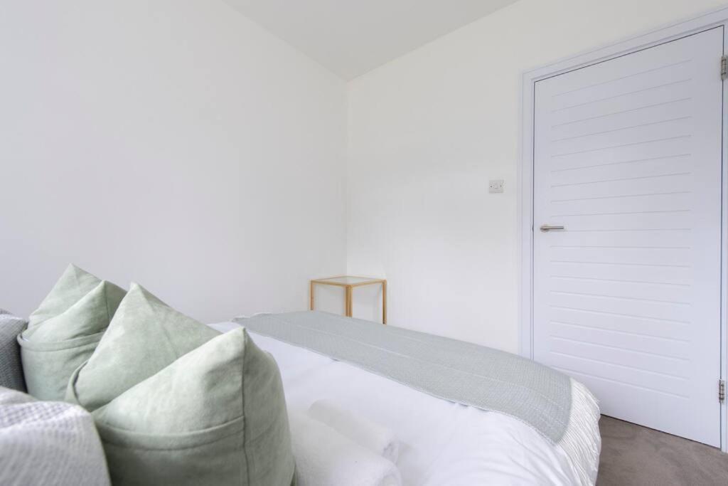 2 Bedroom Modern Urban Sanctuary 1Cc - Cherrydeal London Bagian luar foto