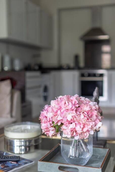 2 Bedroom Modern Urban Sanctuary 1Cc - Cherrydeal London Bagian luar foto