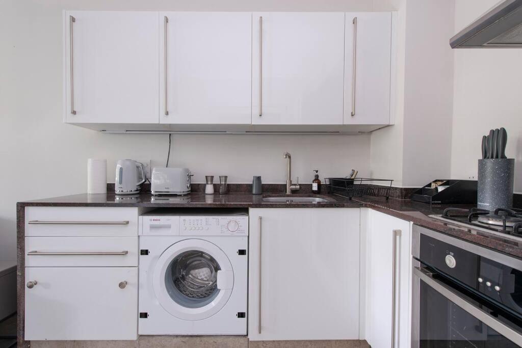 2 Bedroom Modern Urban Sanctuary 1Cc - Cherrydeal London Bagian luar foto