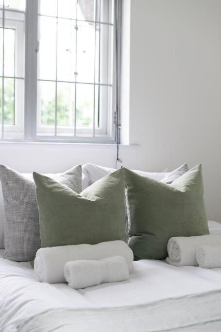 2 Bedroom Modern Urban Sanctuary 1Cc - Cherrydeal London Bagian luar foto